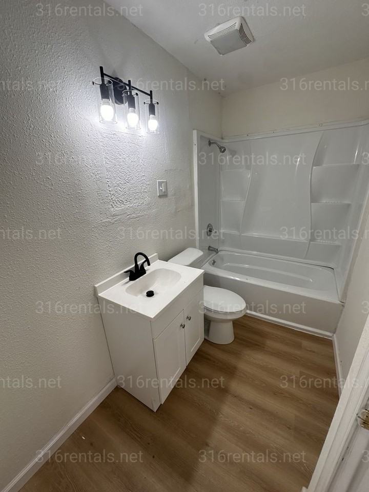 1018 N Volutsia Ave - Photo 3 of 13