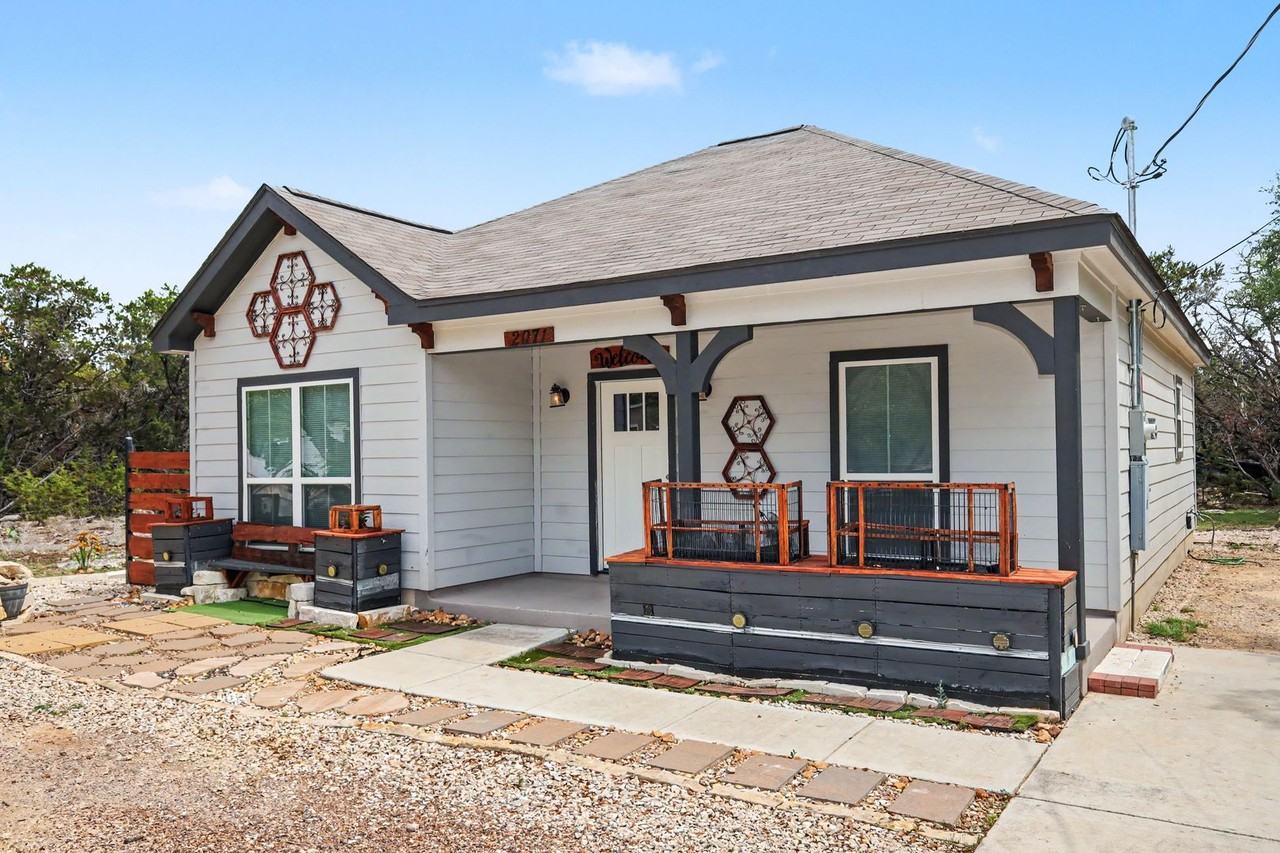 2071 Hornsby - Photo 3 of 20