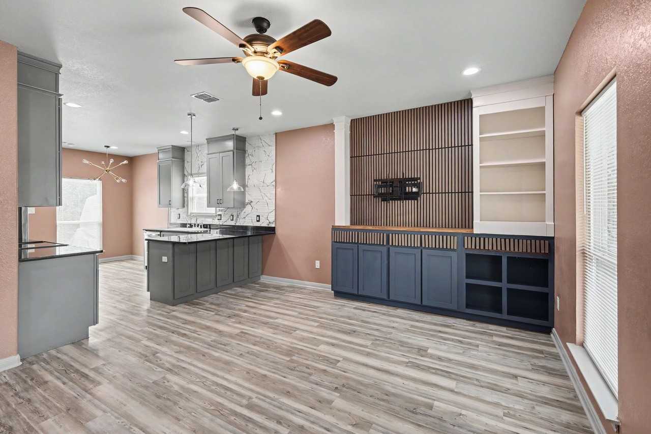 2071 Hornsby - Photo 4 of 20