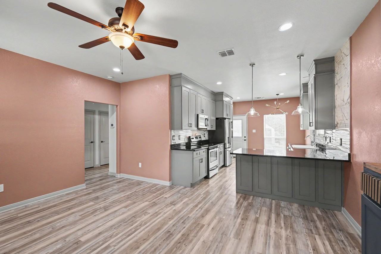 2071 Hornsby - Photo 5 of 20