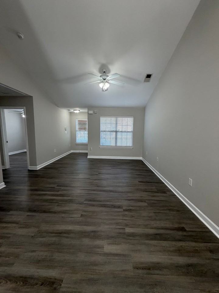 1029 Duncan Chase Ln - Photo 4 of 20