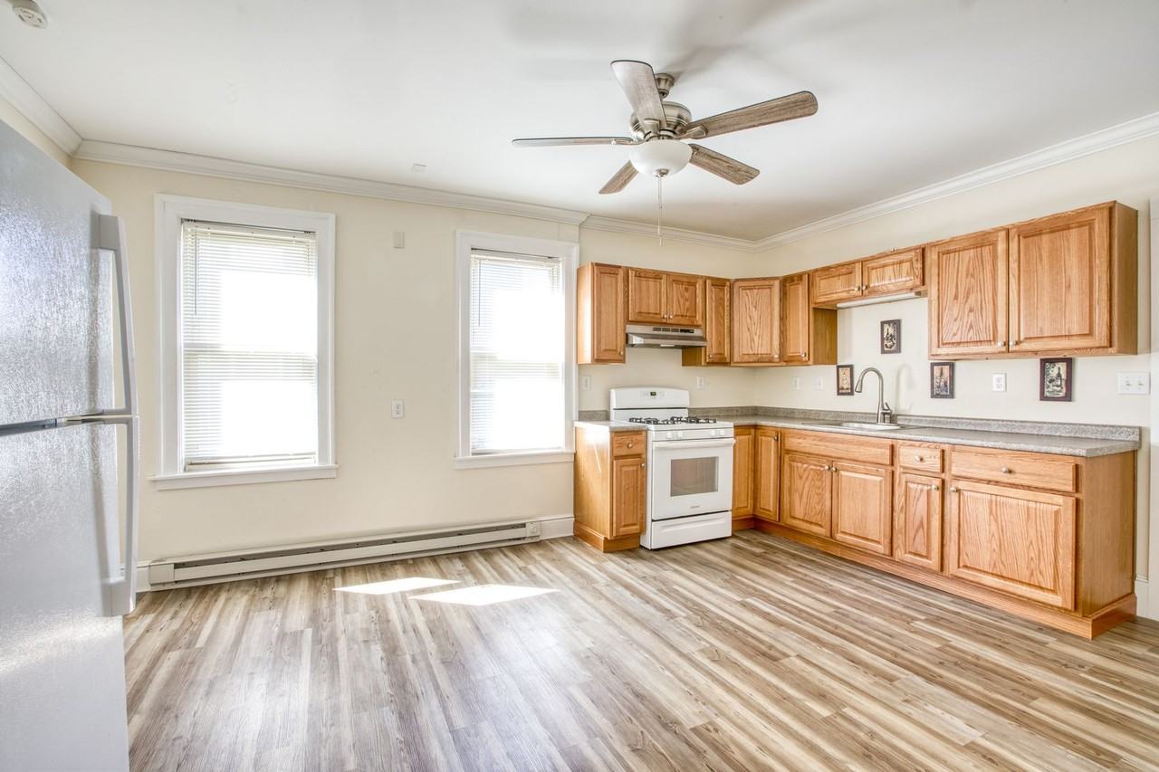 44 Glendale Ave - Photo 4 of 25