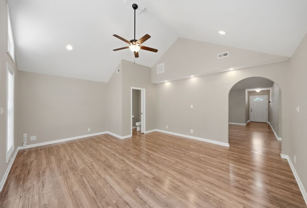 1838 Pipers Ridge Cir Nw - Photo 4 of 18