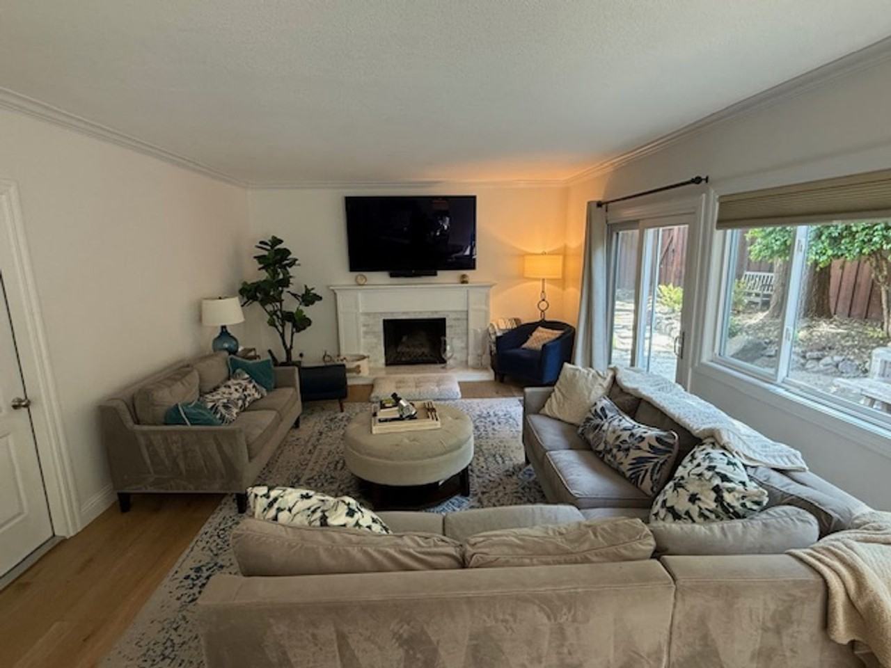 4276 Churchill Dr - Photo 4 of 26