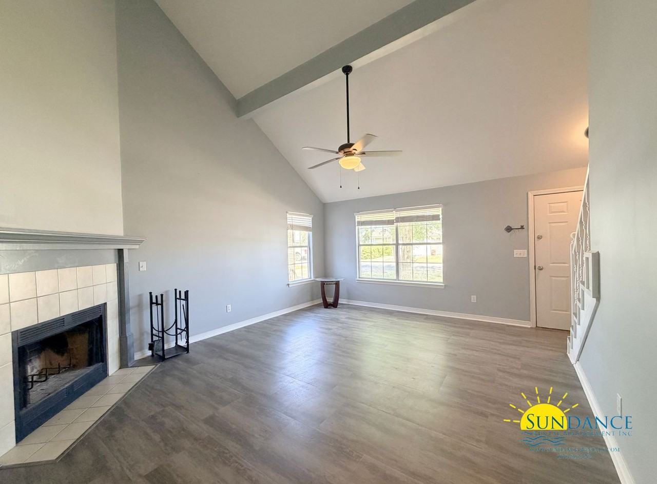 914 Lawton Ct - Photo 3 of 30