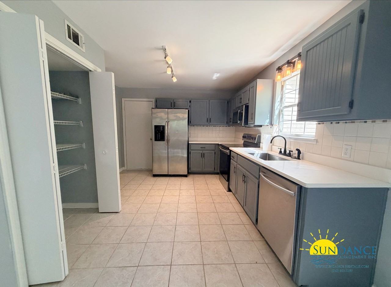 914 Lawton Ct - Photo 6 of 30