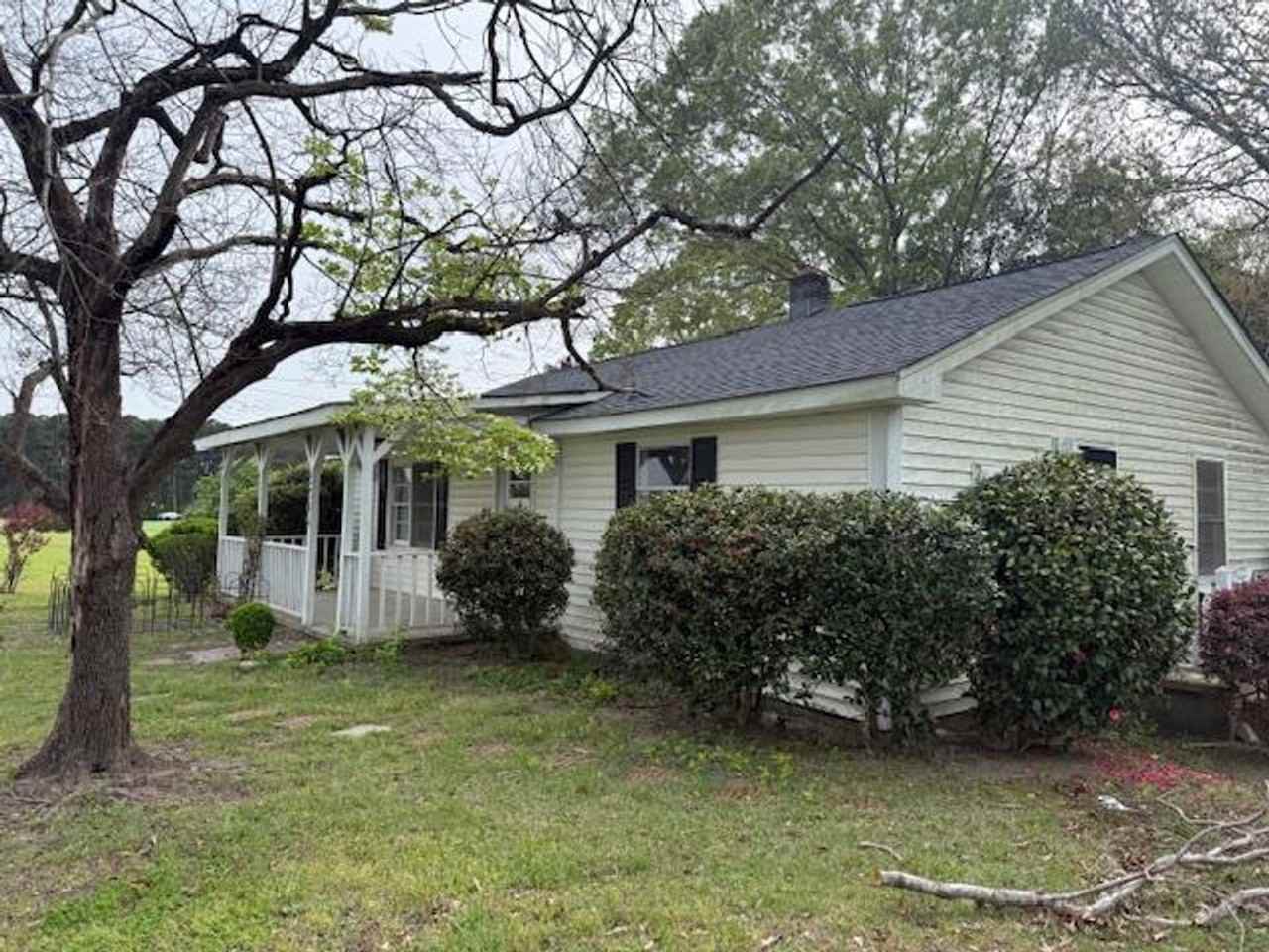 2205 Stewart St - Photo 2 of 12