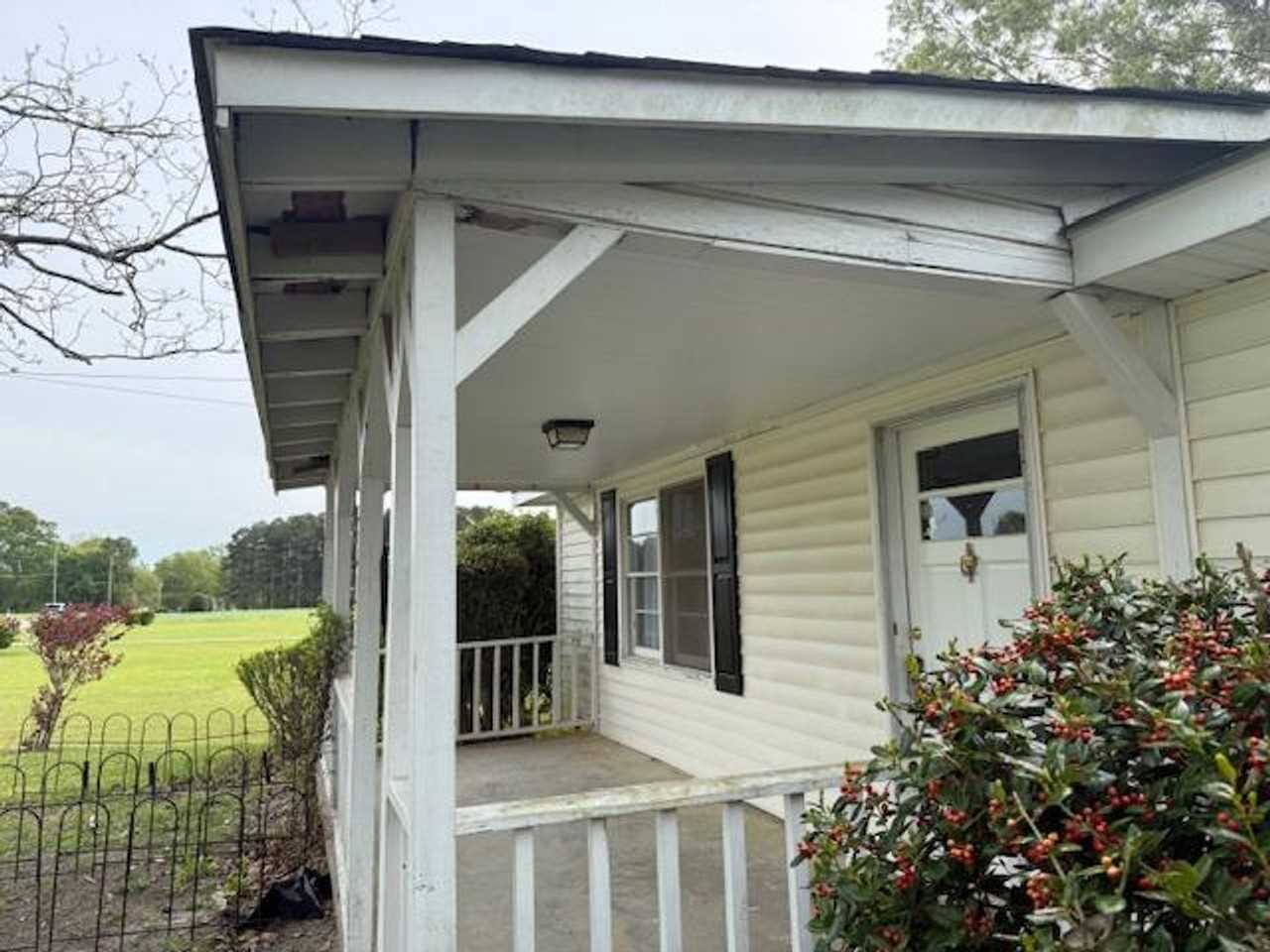 2205 Stewart St - Photo 3 of 12
