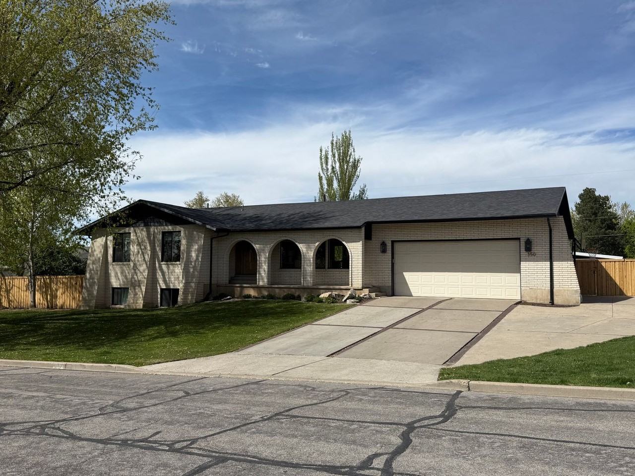 350 W 1950 N - Photo 2 of 20