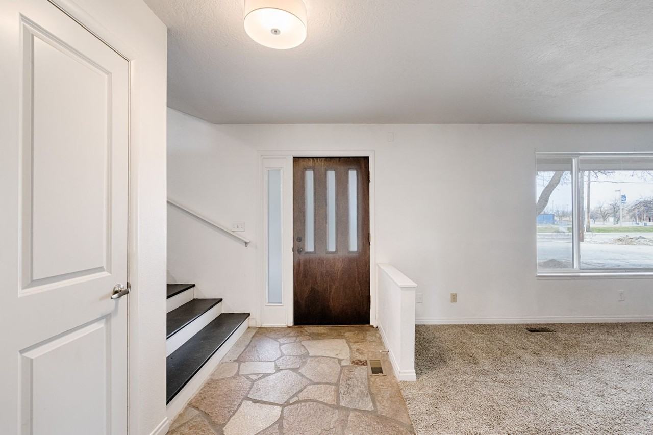 2960 S Apple St - Photo 5 of 38