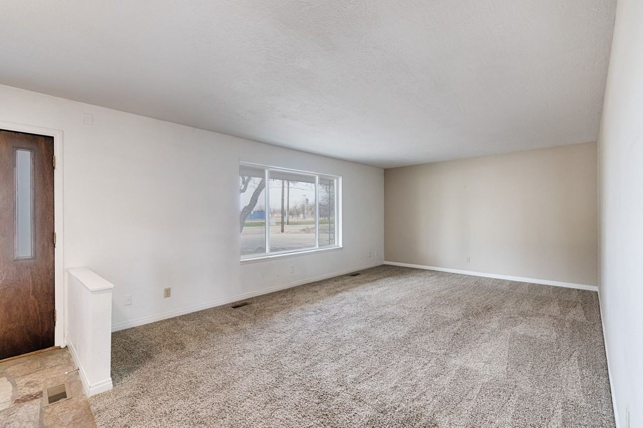 2960 S Apple St - Photo 7 of 38