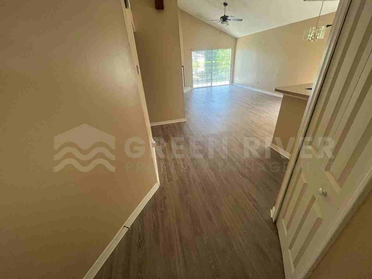 7739 Coatbridge Ln N - Photo 3 of 25