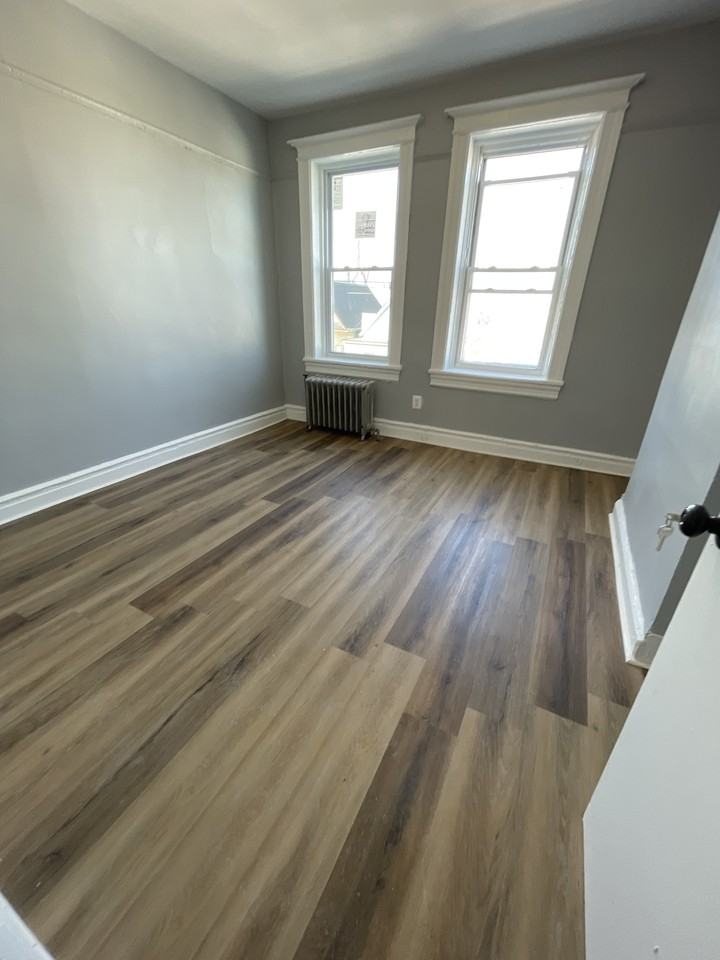 102 Romaine Ave #6 - Photo 6 of 8
