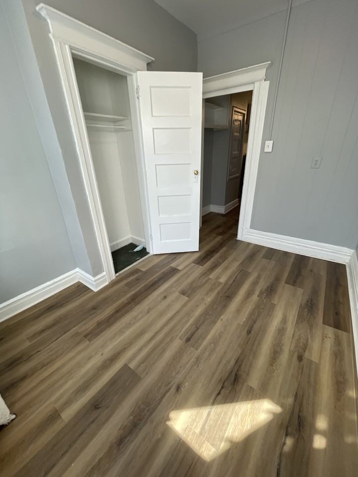 102 Romaine Ave #6 - Photo 7 of 8