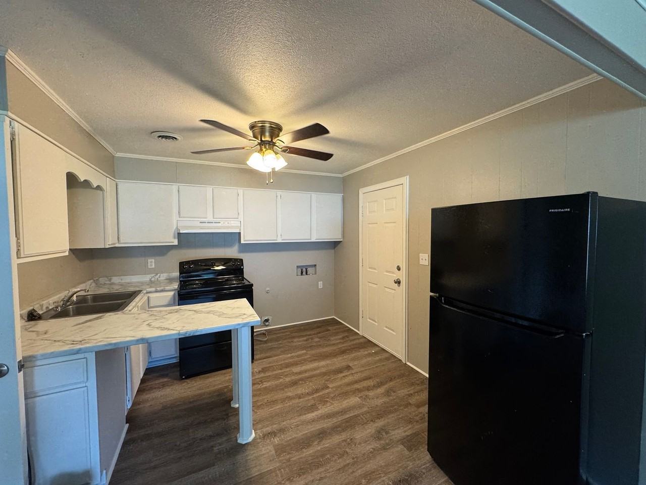 118 Willow Ln Apt B - Photo 3 of 6