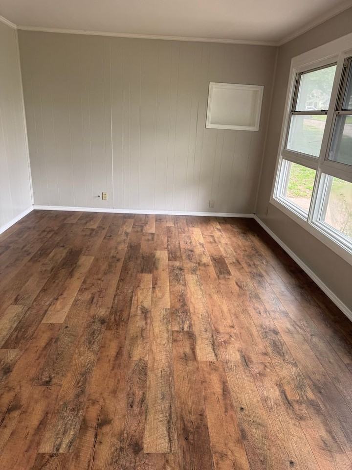 1669 S Hickory Ave - Photo 2 of 11