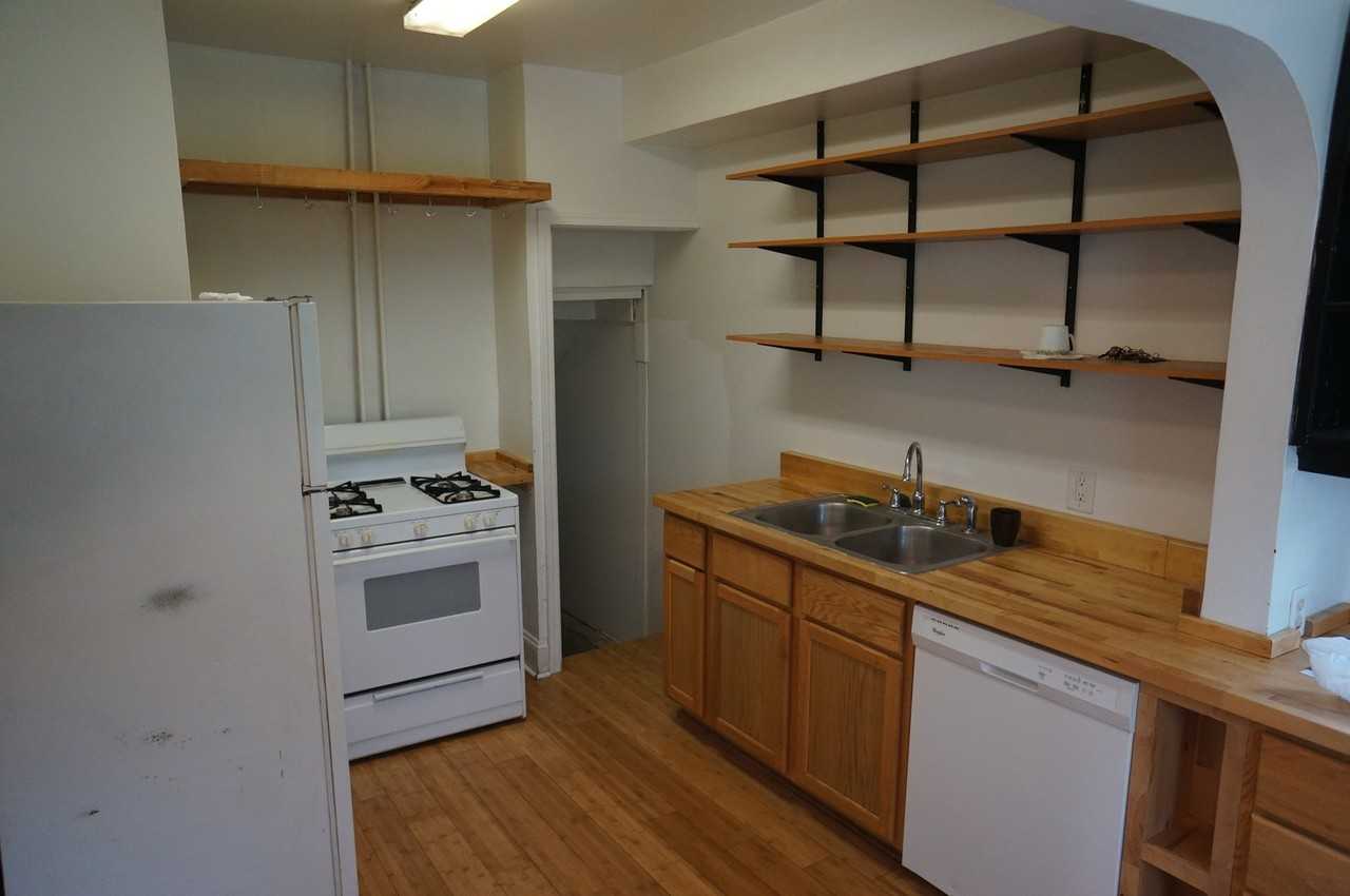 707 E 2nd St - Photo 6 of 13