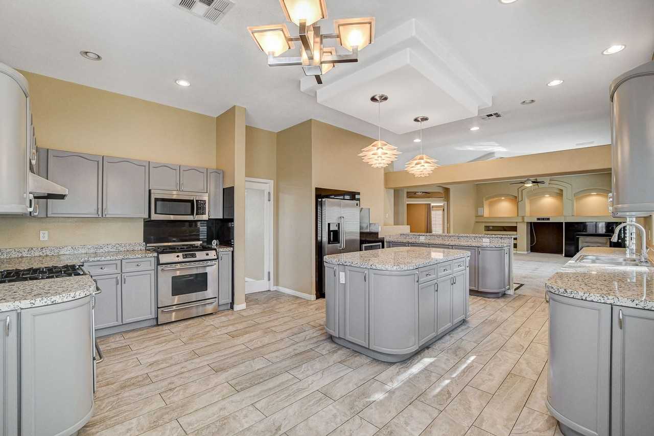 4737 Stavanger Ln - Photo 3 of 50