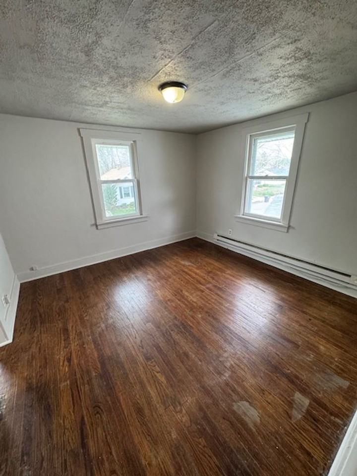 1516 Bayer Ave - Photo 4 of 10