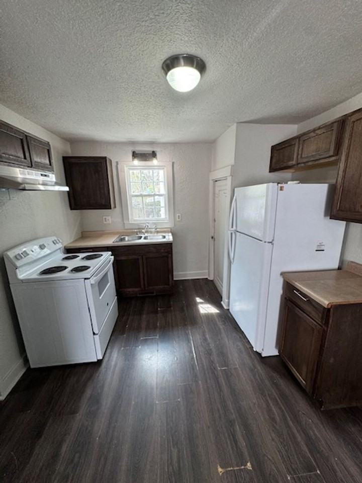 1516 Bayer Ave - Photo 5 of 10