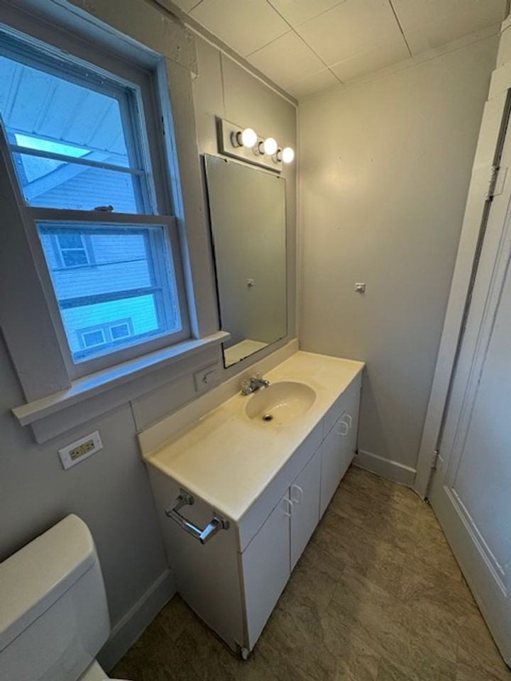 1516 Bayer Ave - Photo 6 of 10