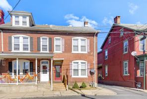 featured image of 1215 Lehman St