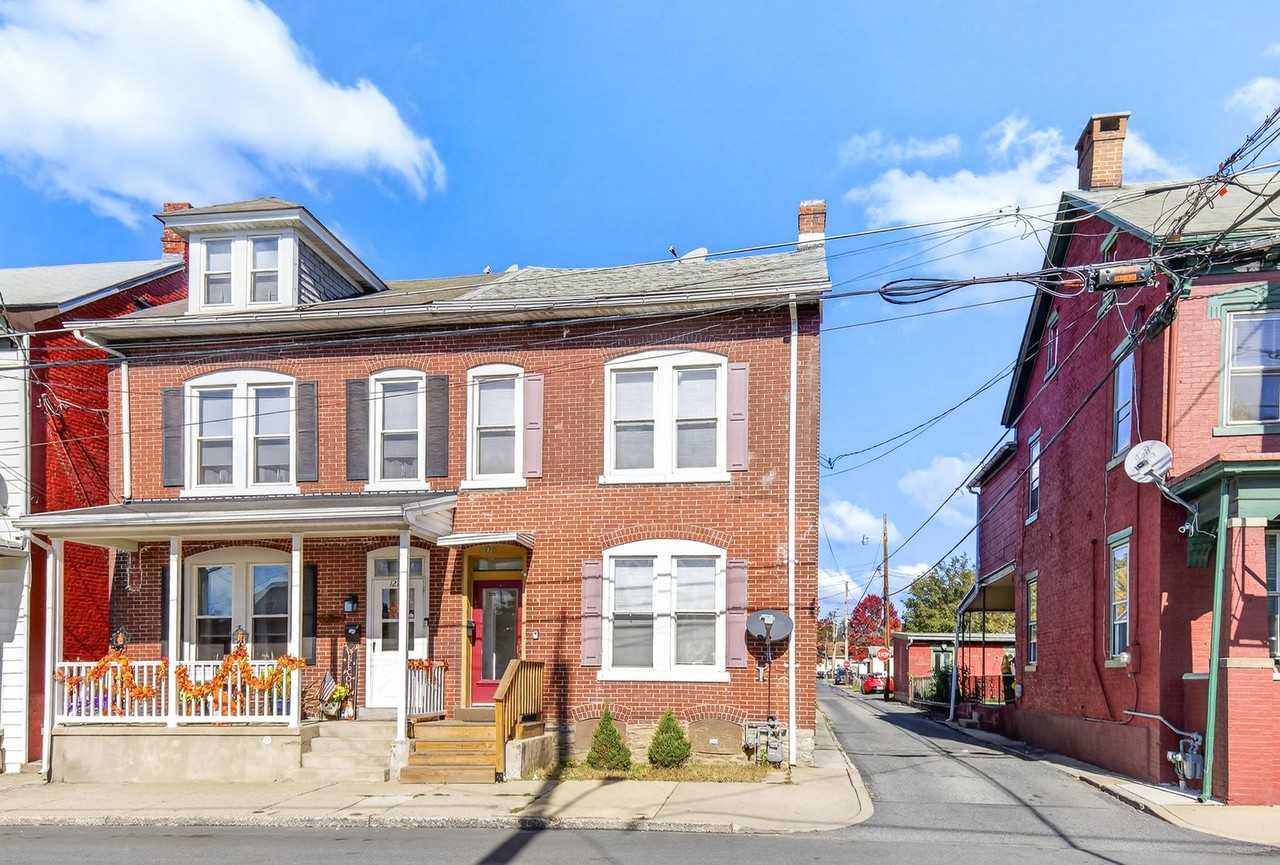 1215 Lehman St - Photo 2 of 39