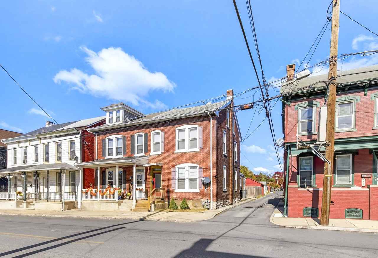 1215 Lehman St - Photo 4 of 39