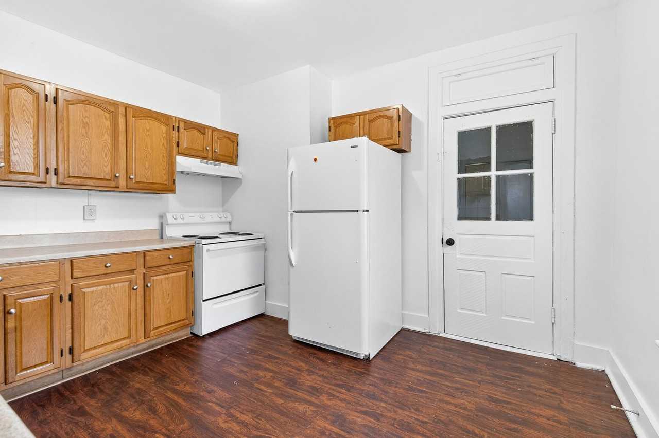 1215 Lehman St - Photo 5 of 39