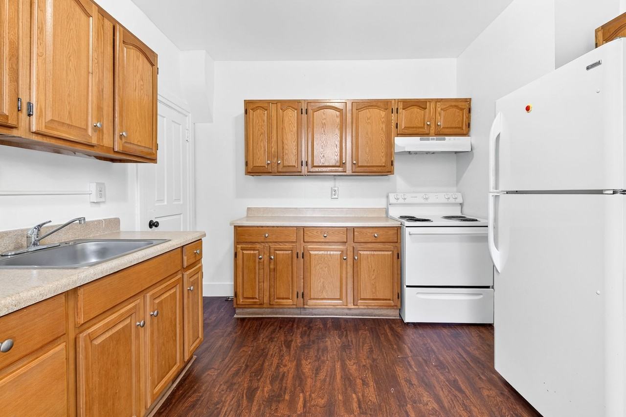 1215 Lehman St - Photo 6 of 39