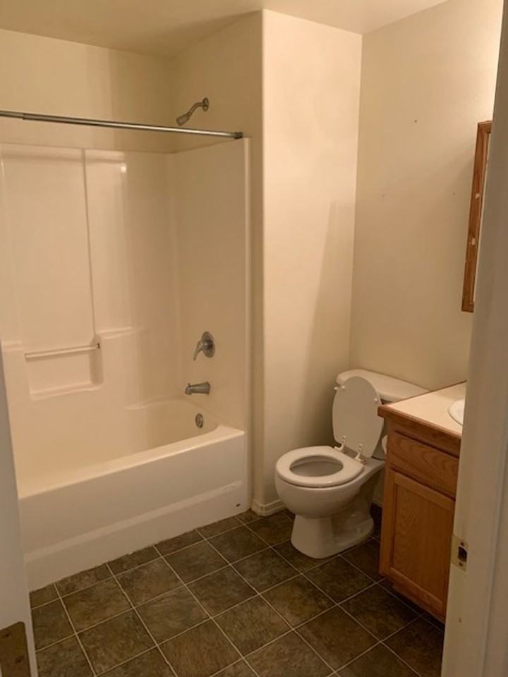 2111 Wilson Ave - Photo 6 of 11