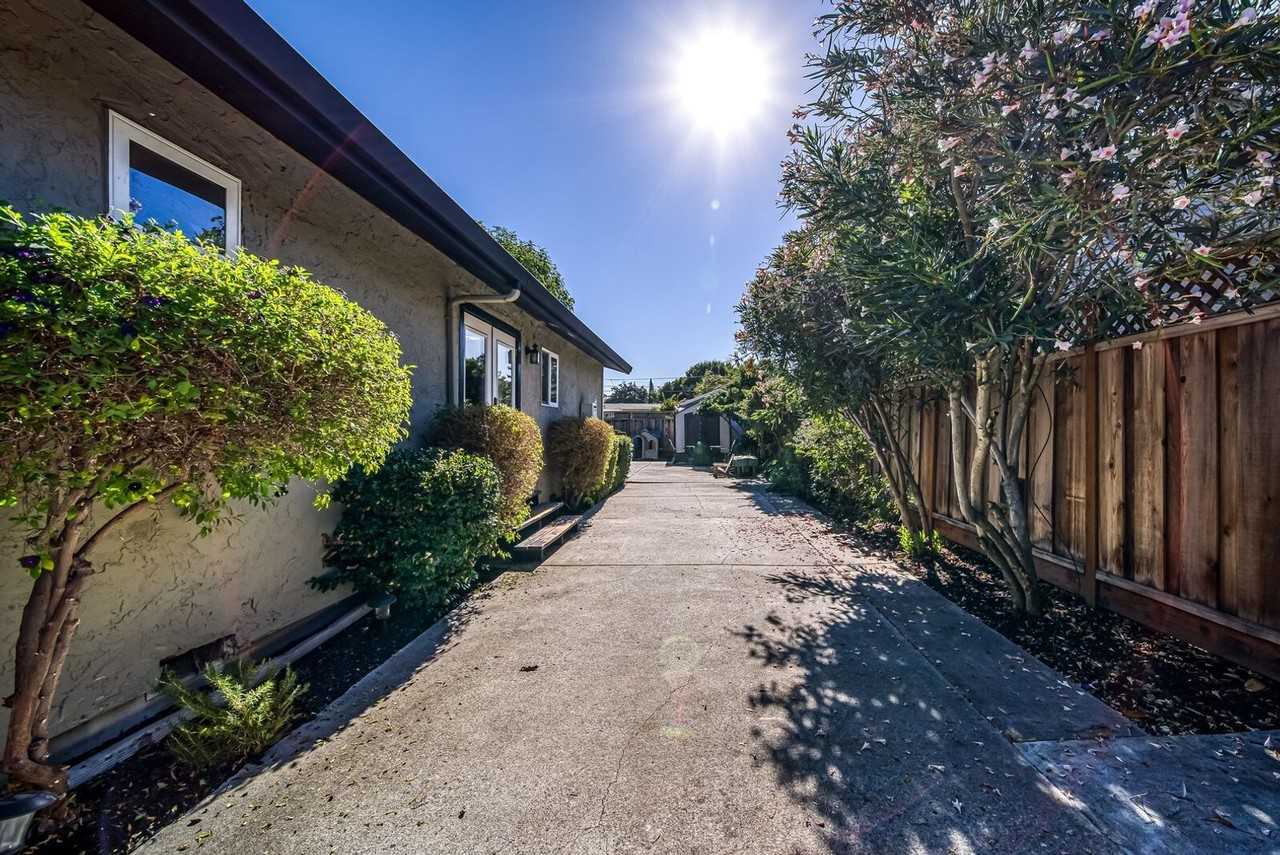 627 Hopkins Ave - Photo 2 of 25