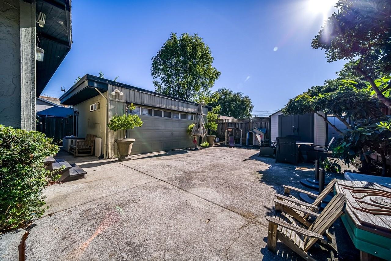 627 Hopkins Ave - Photo 4 of 25