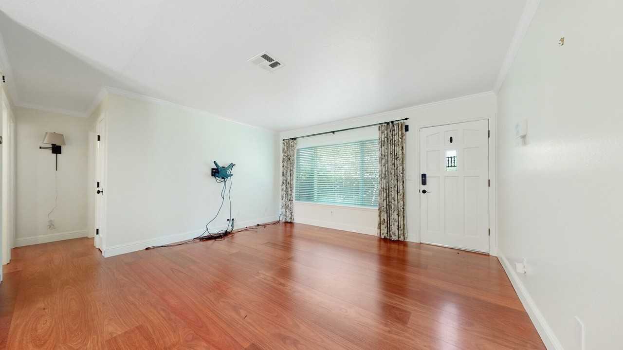 627 Hopkins Ave - Photo 6 of 25