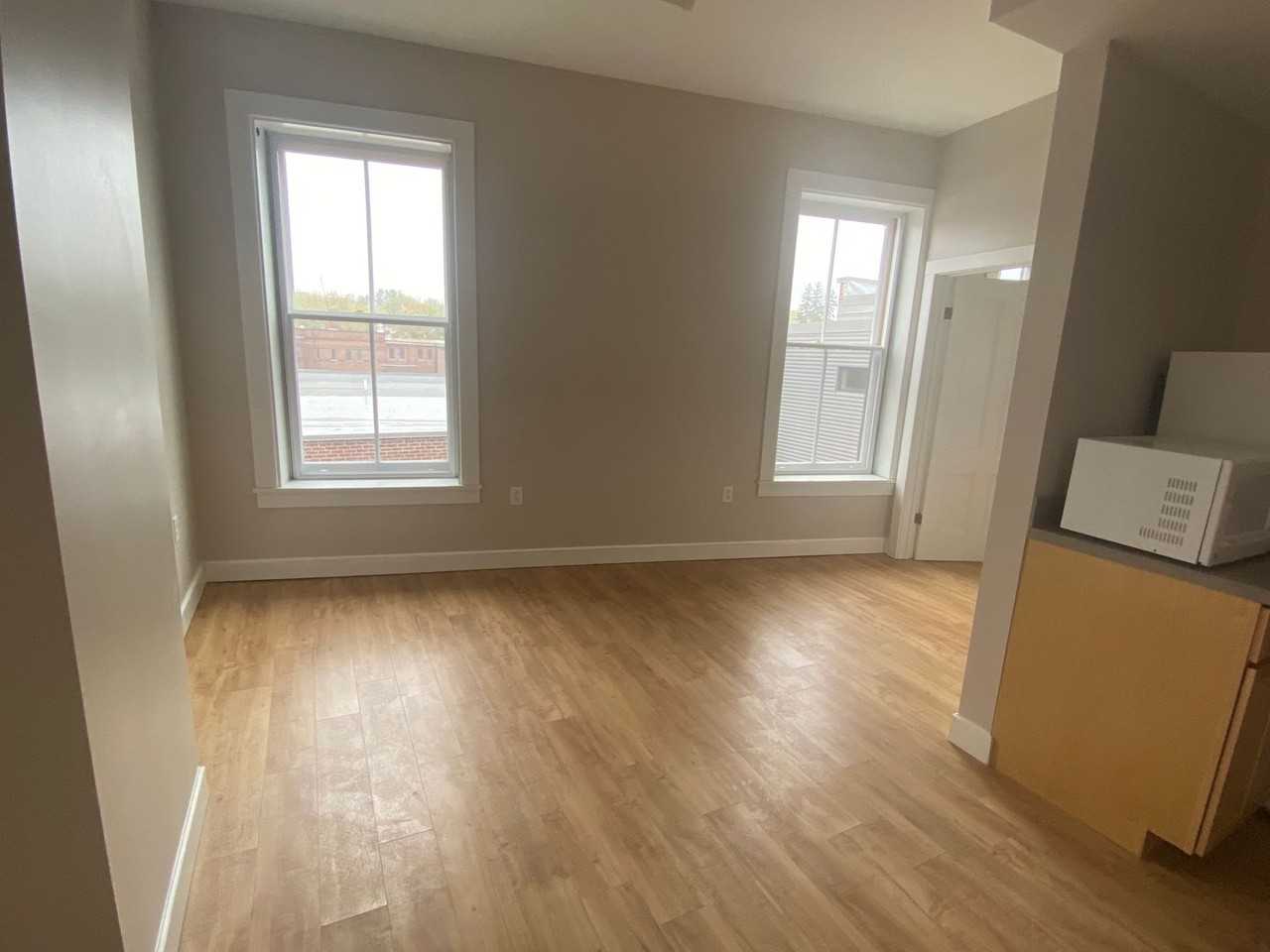 339 Main St - Photo 4 of 15