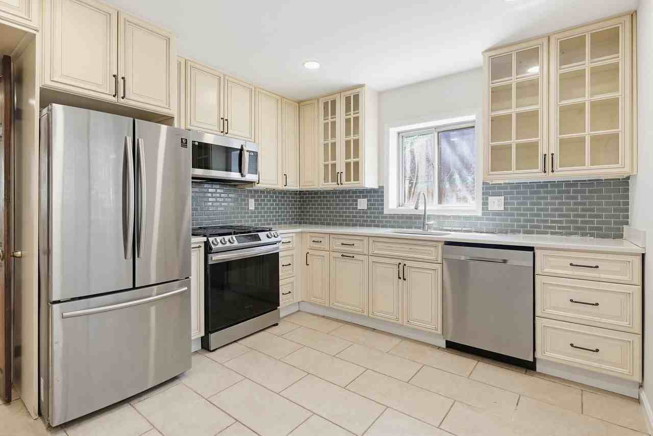 9717 Hedin Dr - Photo 2 of 36