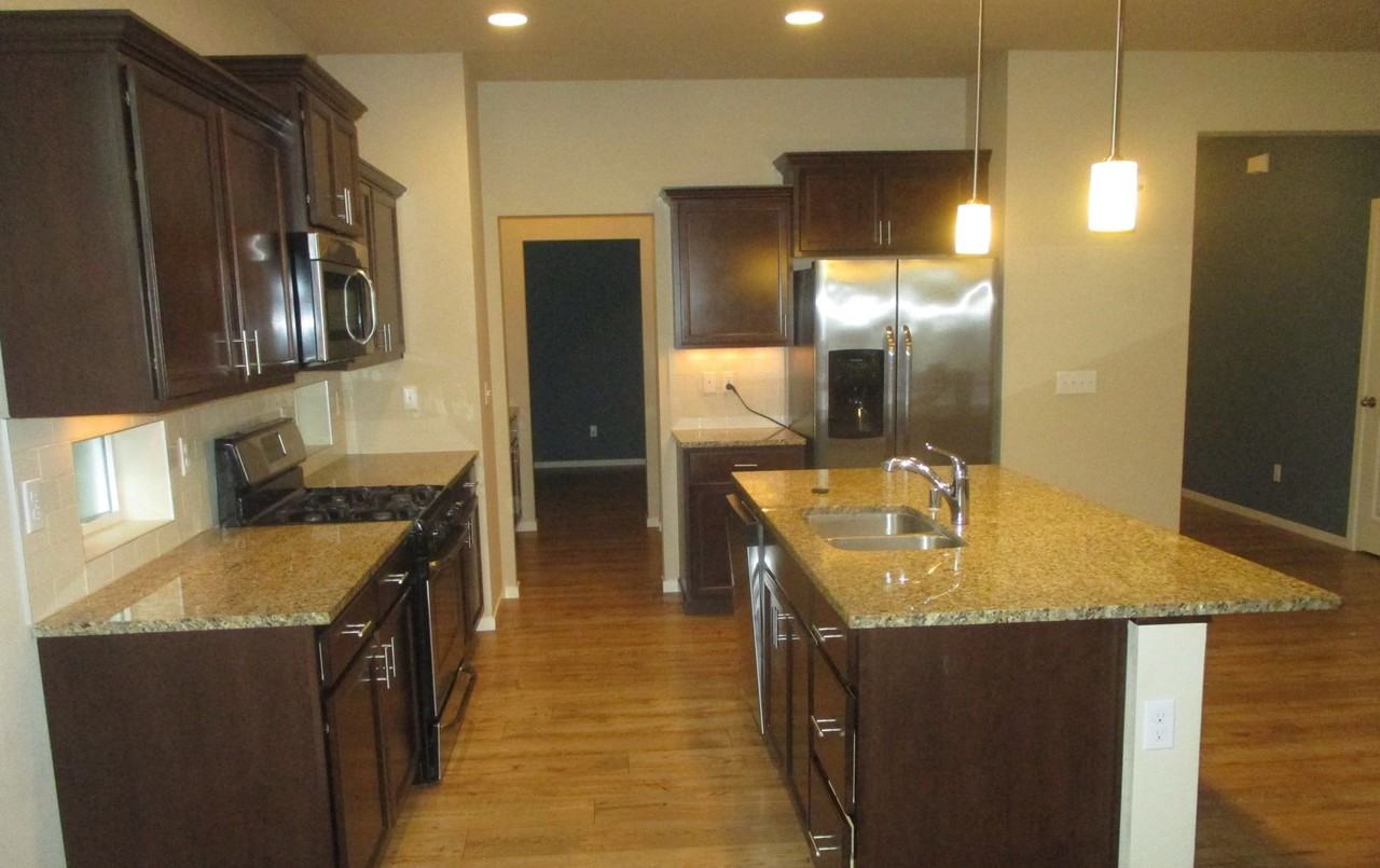 7902 161st St E - Photo 5 of 20