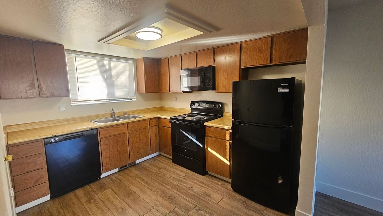 3625 Gypsum Rd - Photo 2 of 9