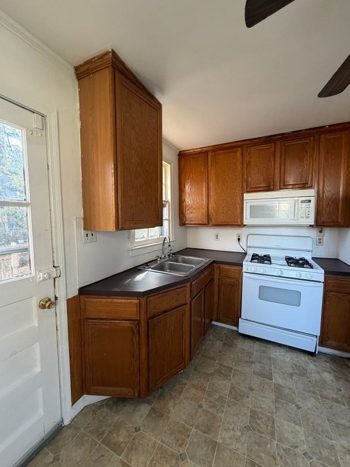 1019 Lanier Ave - Photo 2 of 11