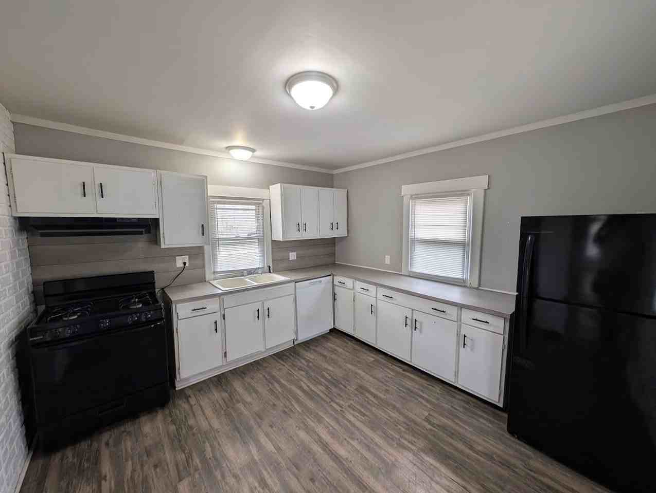 931 S 34th St - Photo 4 of 16