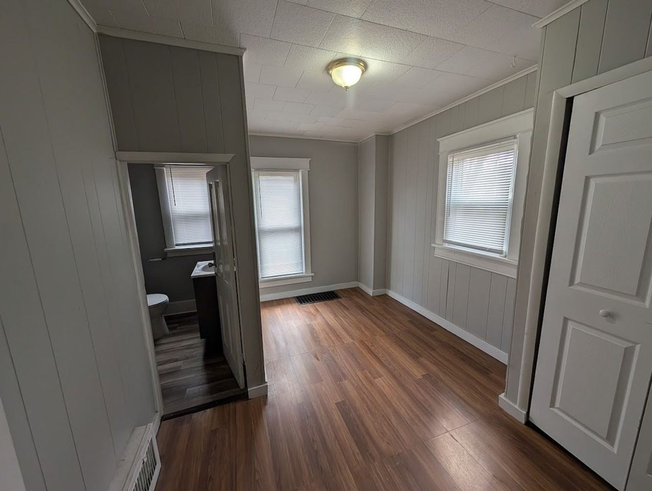 931 S 34th St - Photo 7 of 16