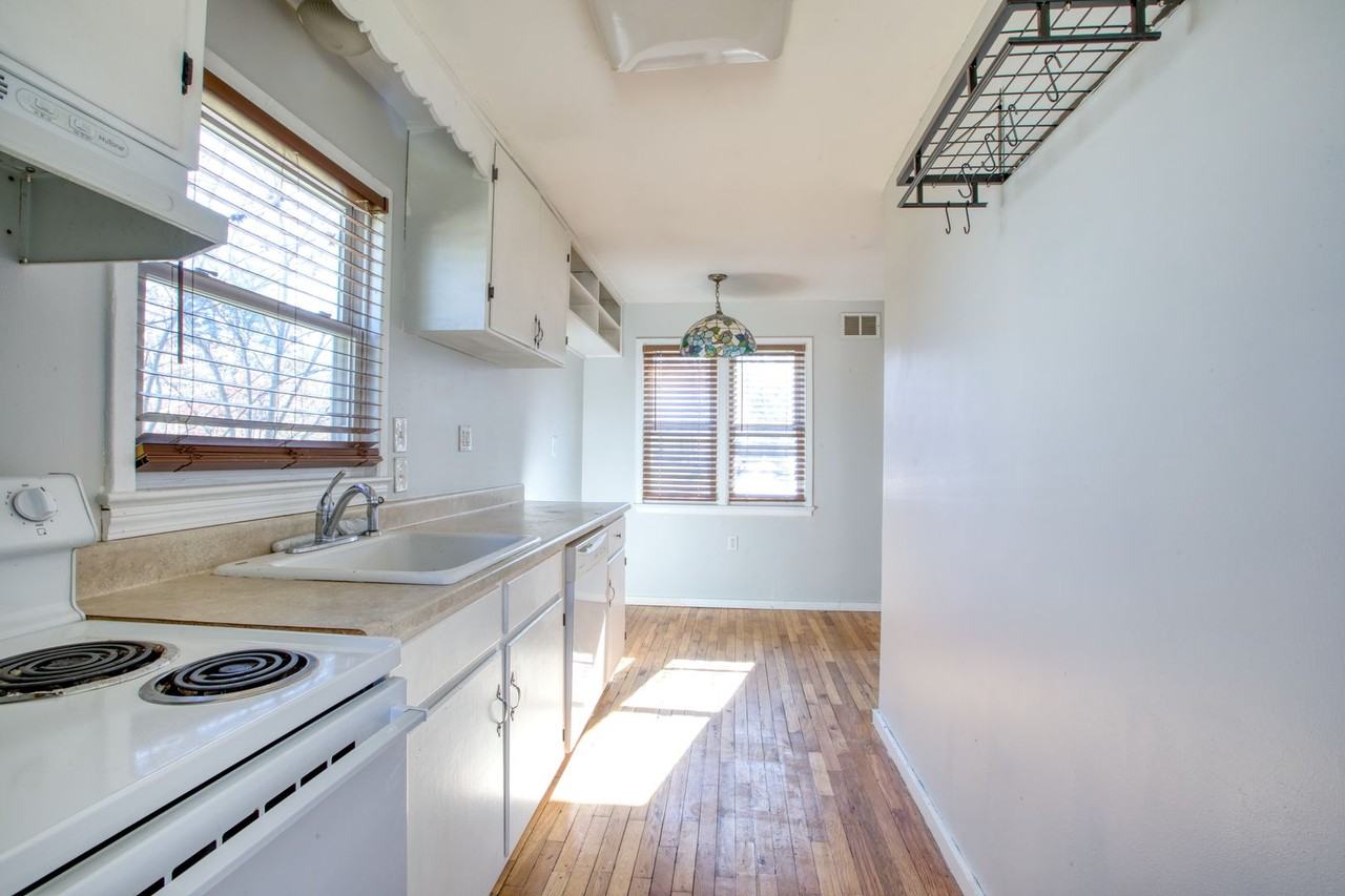 124 Mayflower St - Photo 3 of 26