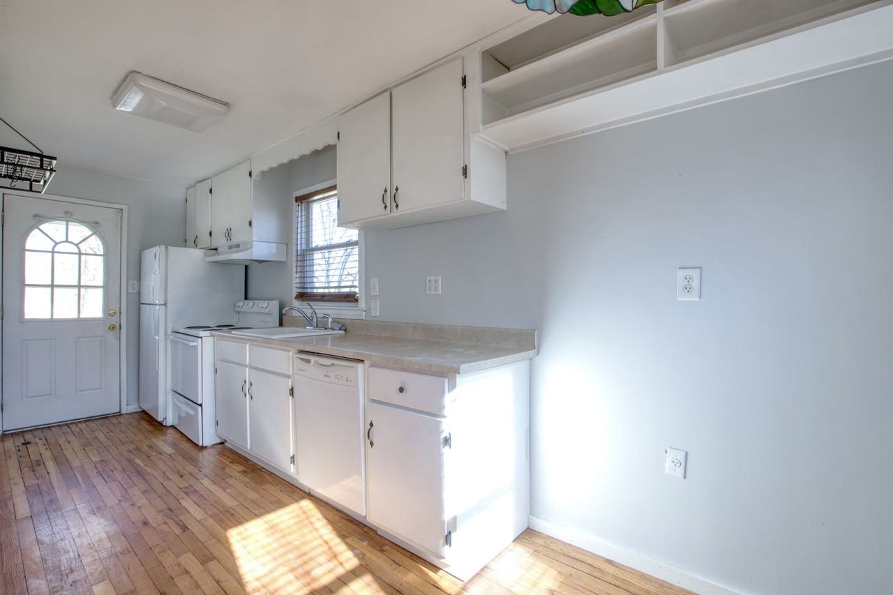 124 Mayflower St - Photo 4 of 26