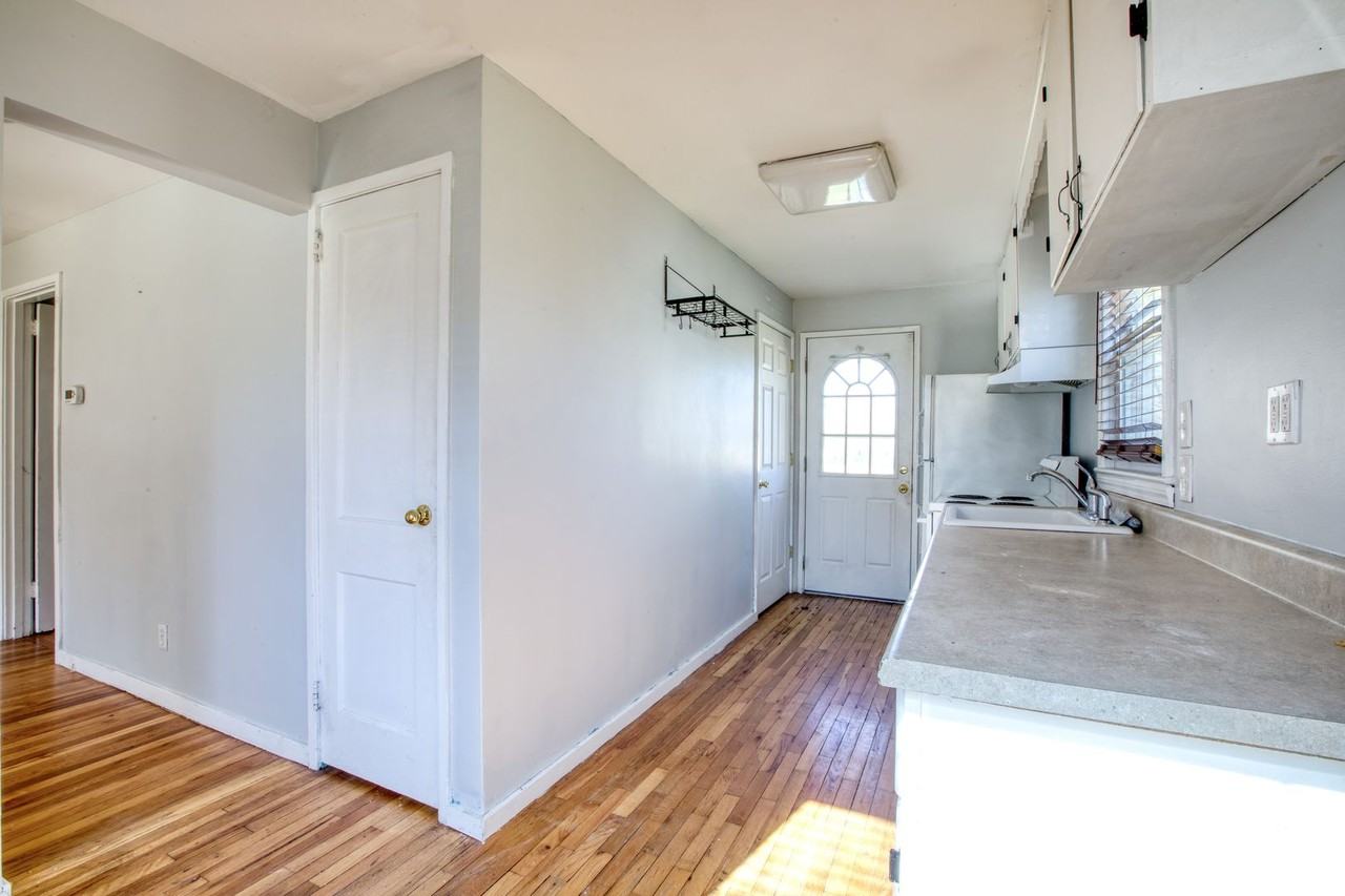 124 Mayflower St - Photo 6 of 26