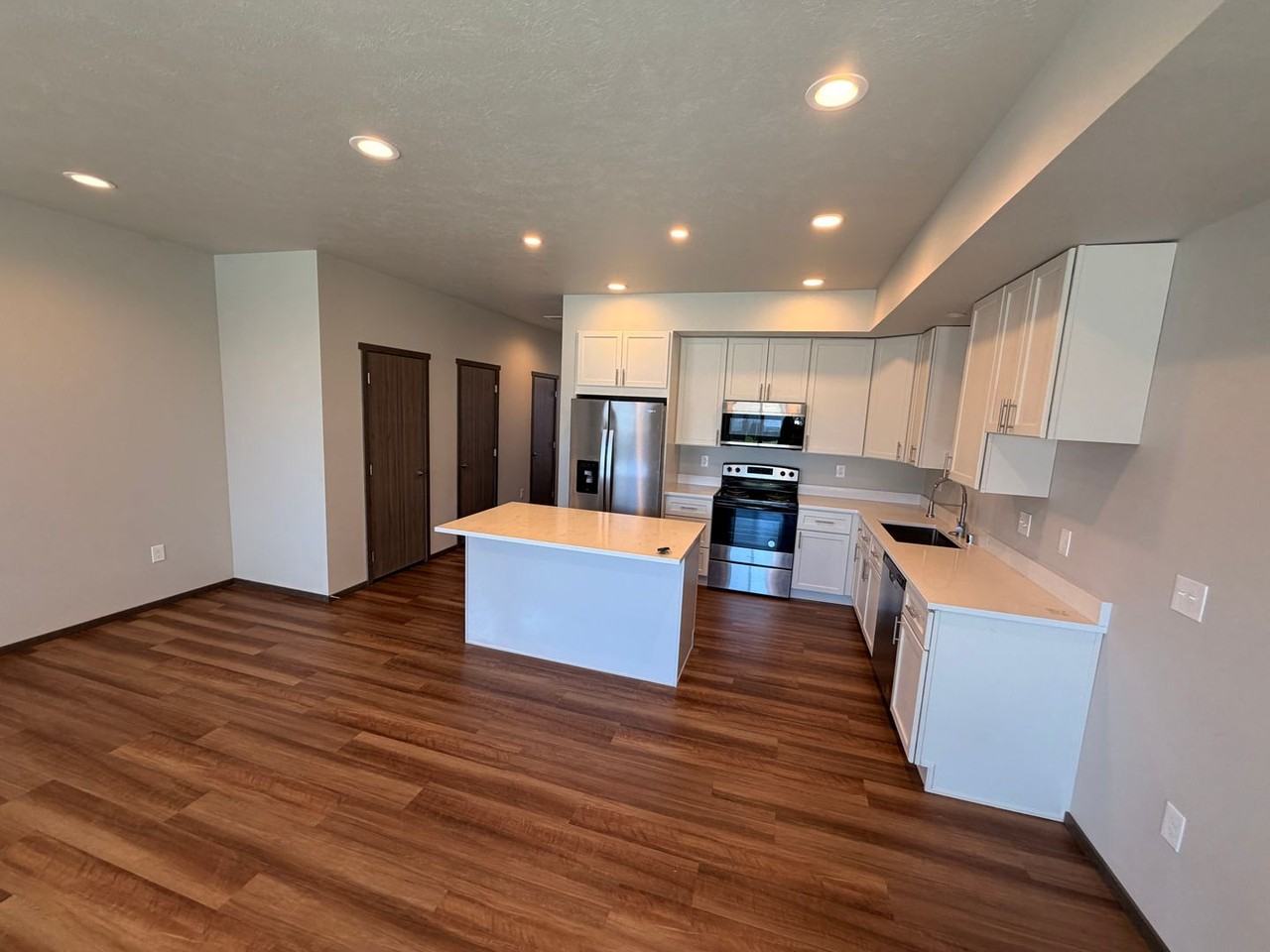 2016 East Vanetta Avenue - Photo 4 of 25