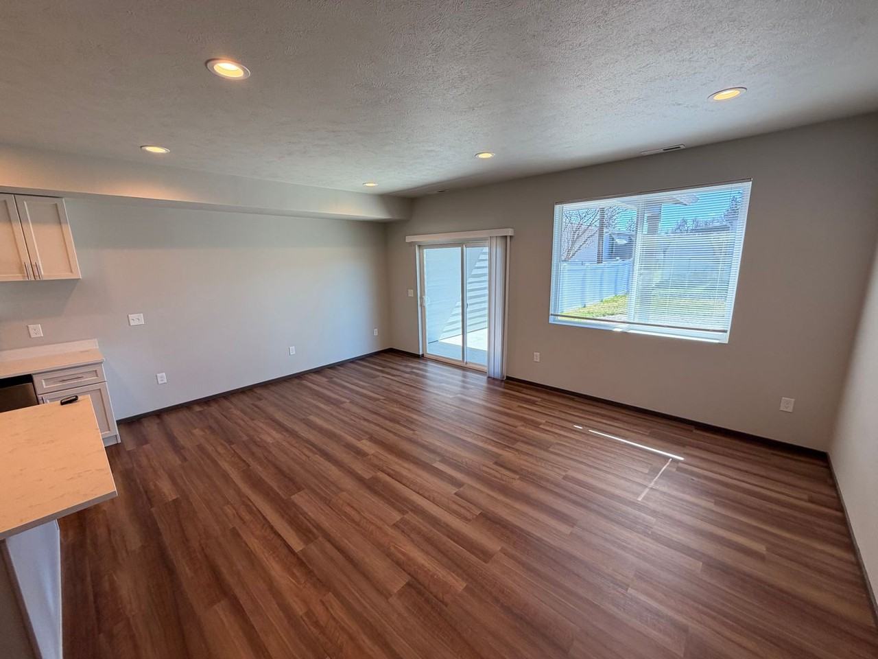 2016 East Vanetta Avenue - Photo 5 of 25