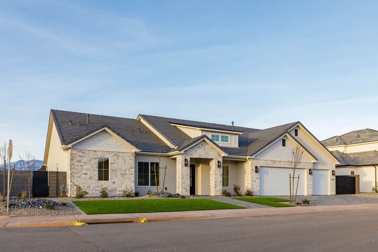 393 E Sidbury Rd - Photo 2 of 31