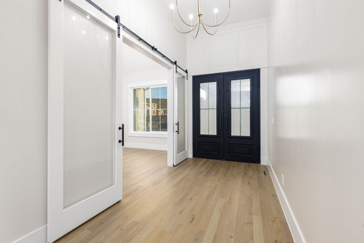 393 E Sidbury Rd - Photo 5 of 31