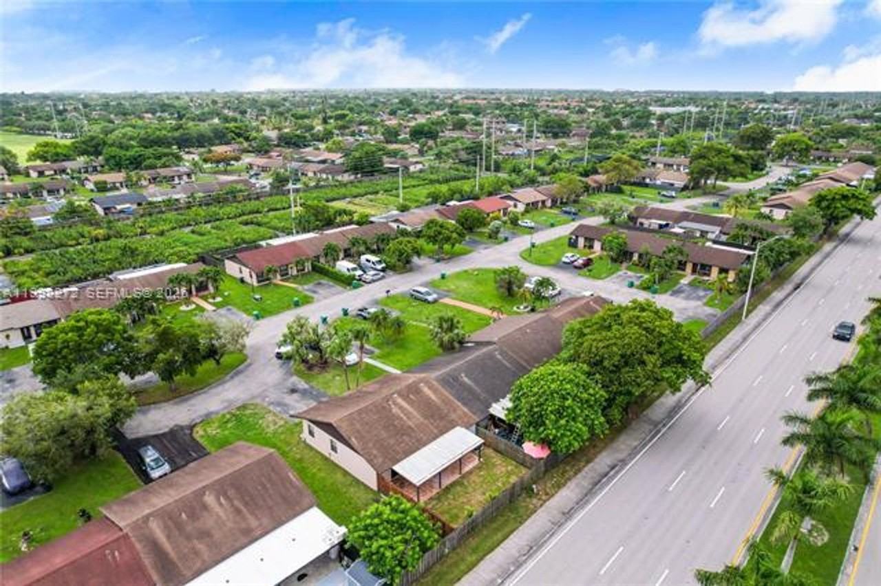 4736 Sw 136th Pl #0 - Photo 5 of 23