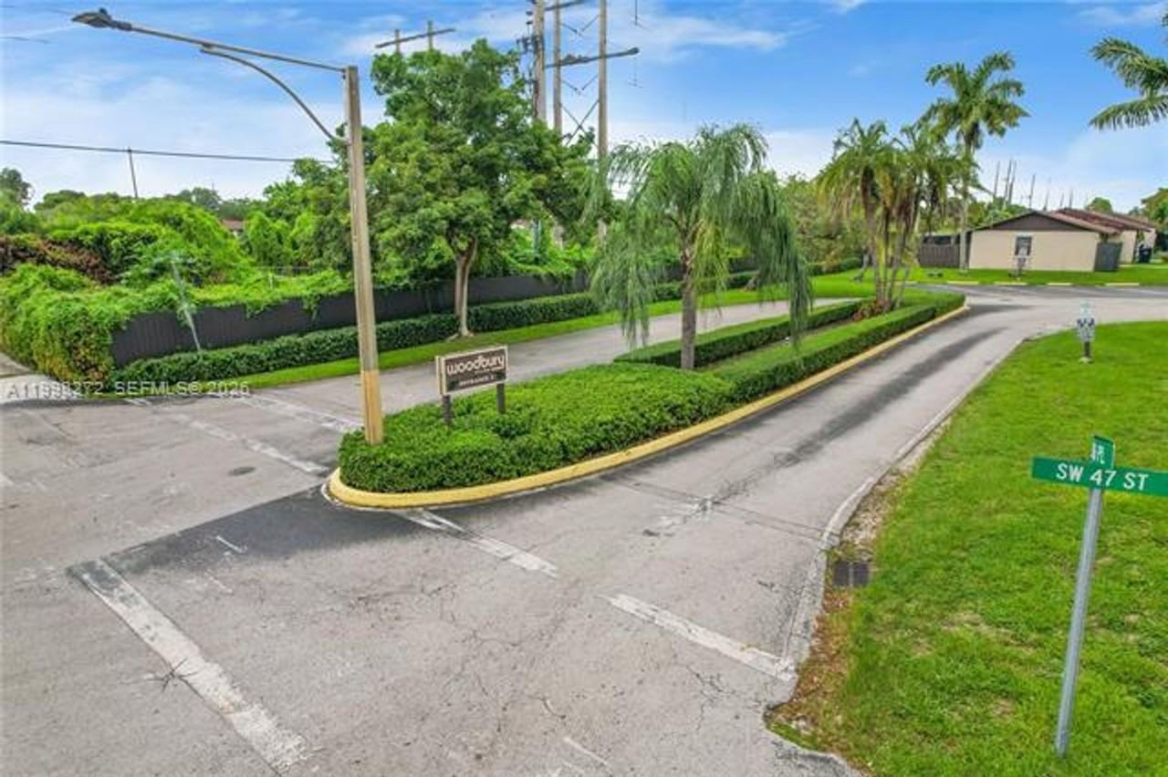 4736 Sw 136th Pl #0 - Photo 6 of 23